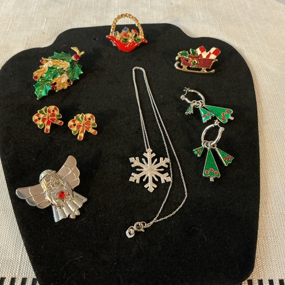 Holiday Brooch Set Jewelry - Holiday Brooch Set - Silver, Gold, Green, Red